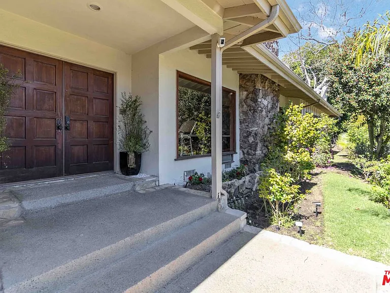 1133 Somera Rd — Photo 6