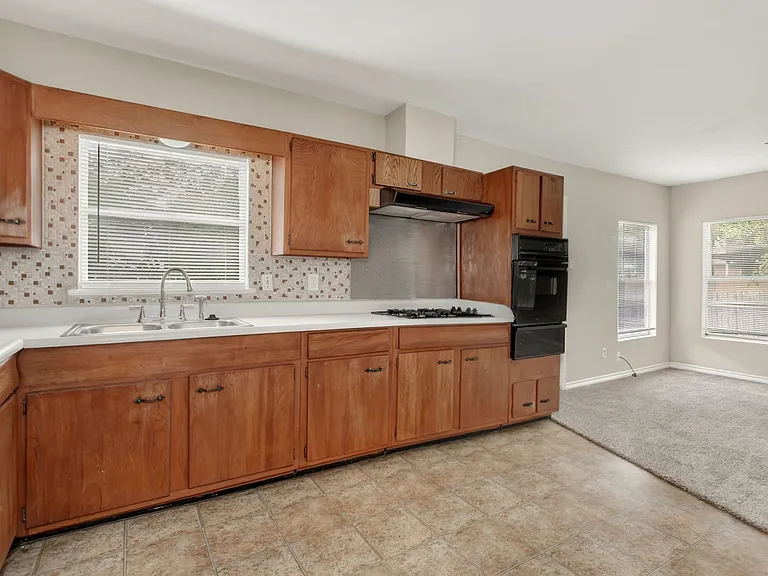 10943 Desdemona Dr — Photo 8