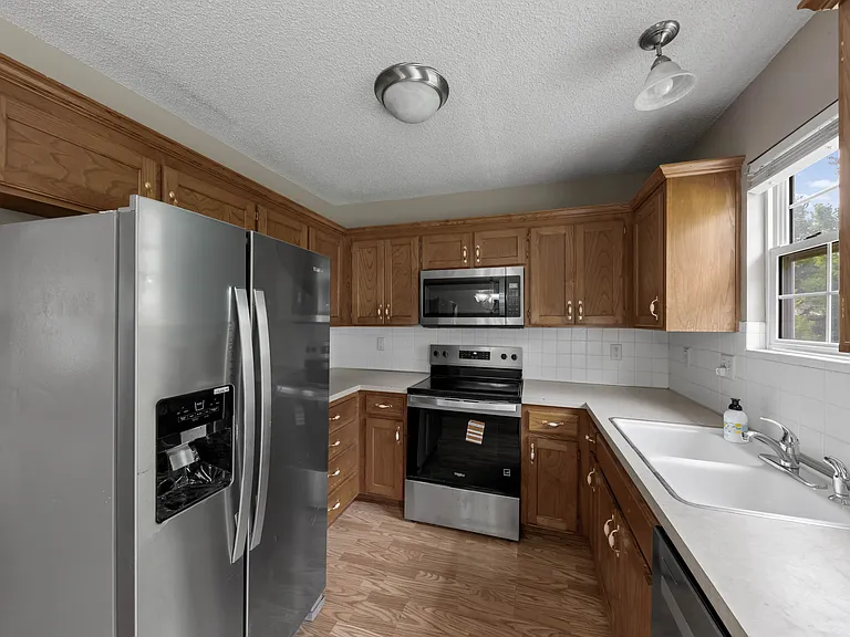 948 N Pine St — Photo 10