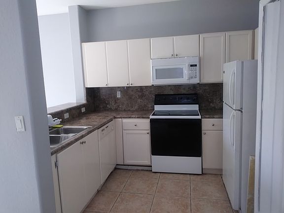 3rd image of 2903 SE 17th Ave Unit 101