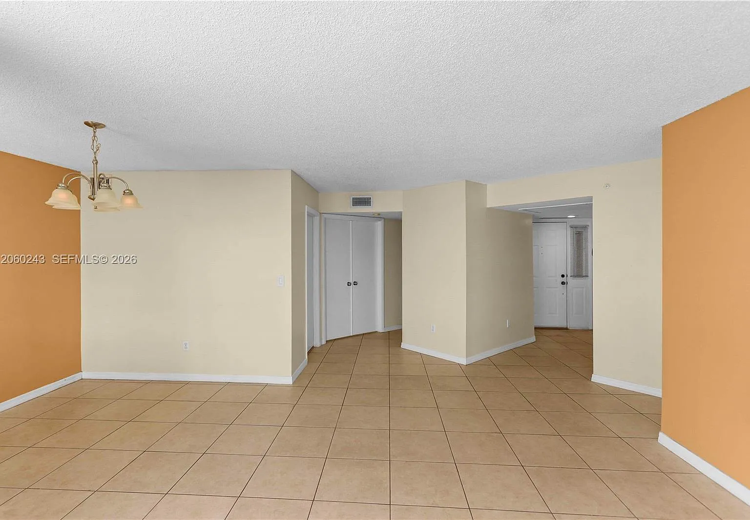 Keys Gate Condo No Six — Photo 4