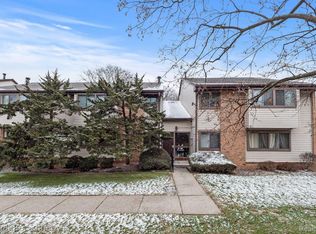 4551 Laurel Club Cir APT 33, West Bloomfield, MI 48323