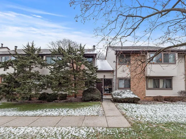 4551 Laurel Club Cir APT 33, West Bloomfield, MI 48323