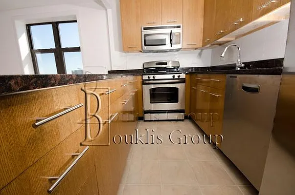 Rented by Bouklis Group | media 20