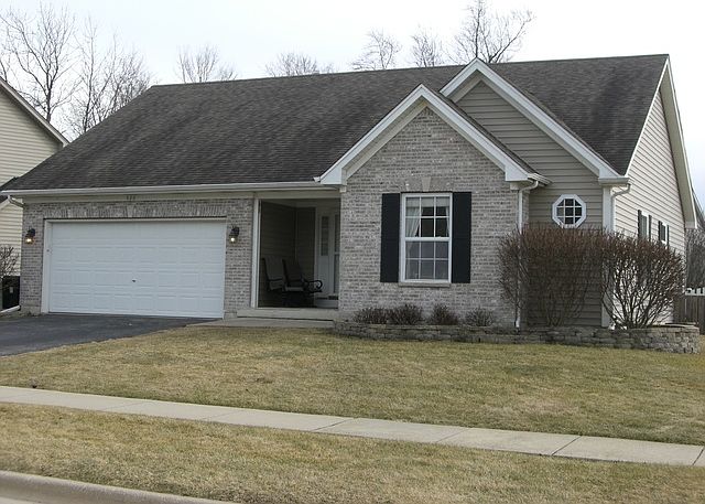 1st image of 526 Yorkshire Dr