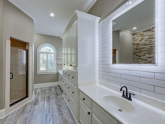4th image of 96 Oak Brook Dr