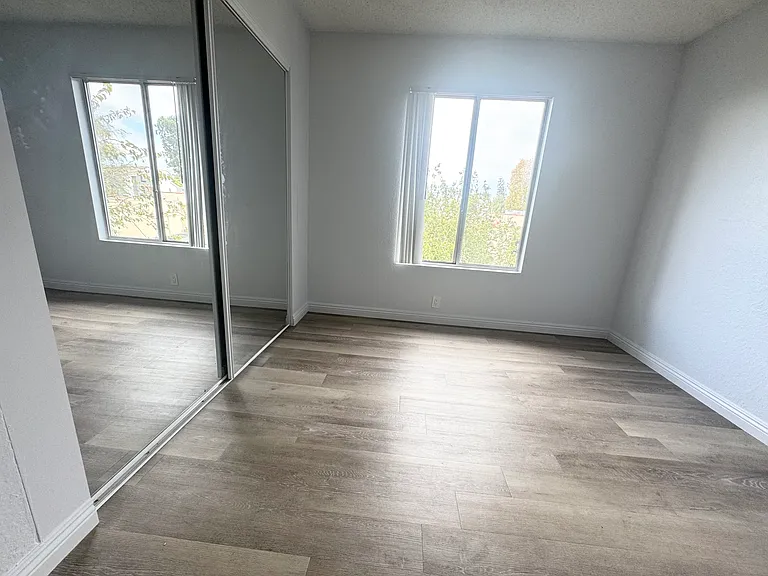 Victoria Pines — Photo 30