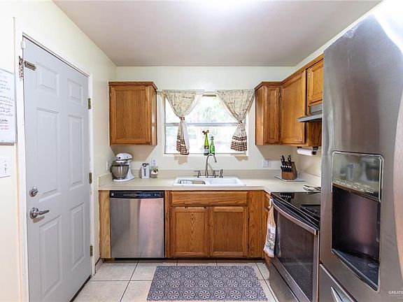 2nd image of 717 Carmen St