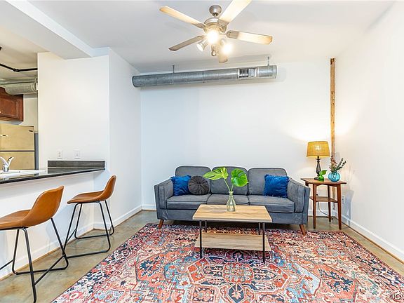 3rd image of 815 Porter St #U304