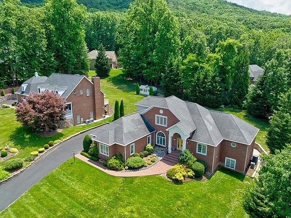3rd image of 930 Highland Dr