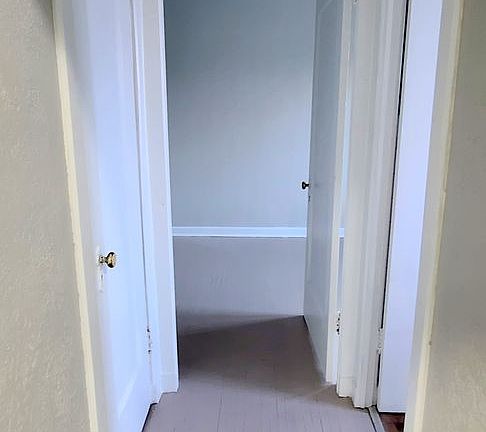 3rd image of 229 W Jackson Blvd APT 4D