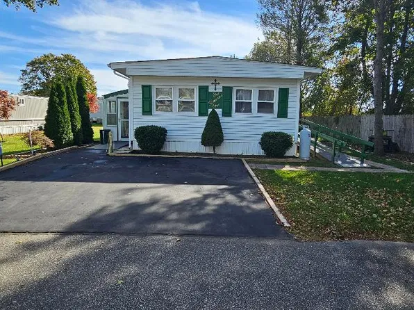 703 Fresh Pond Avenue #101, Calverton, NY 11933
