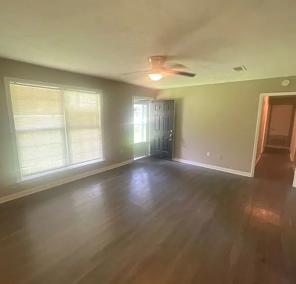 1010 Deryll St — Photo 16