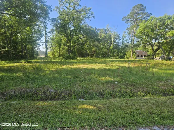 4909 Pacific St, Bay Saint Louis, MS 39520