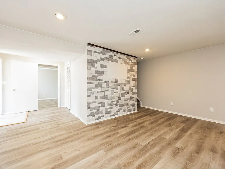 6325 Ashridge Ct — Photo 7