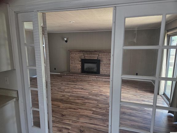 5th image of 907 Sanders Dr