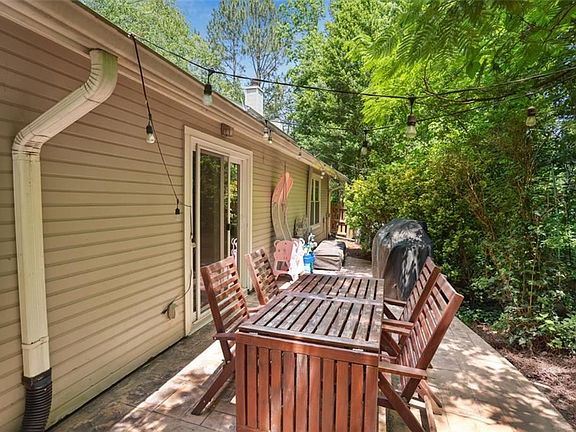 4th image of 1082 Woodbridge Holw