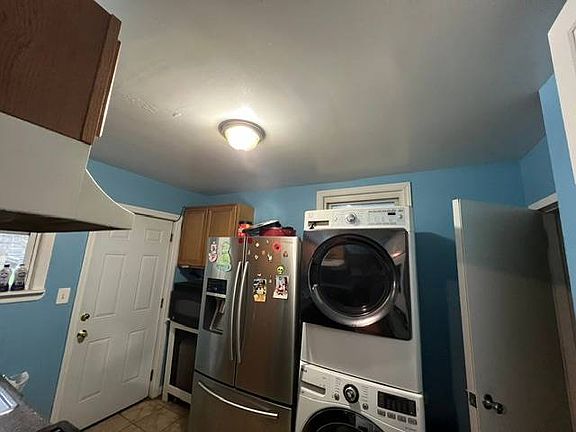 4th image of 168 Stanley Ave