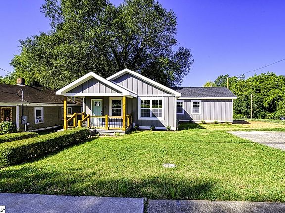 4th image of 115 Sterling St