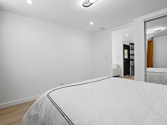 5th image of 390 Bedford Pl #2