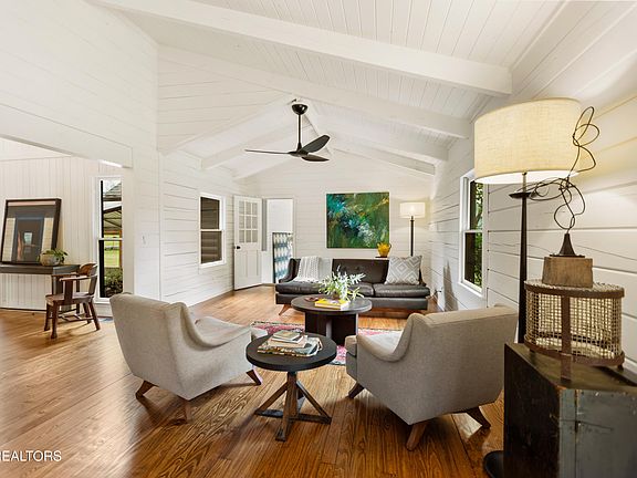 15th image of 284 Savannah Shores Dr
