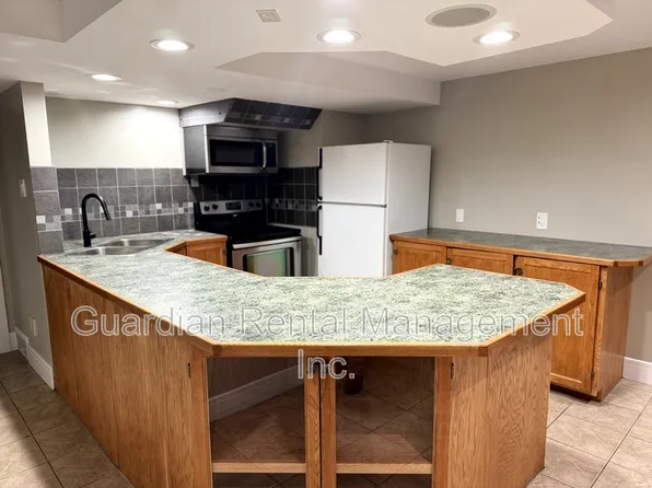 84 Elm St Unit 2, Thunder Bay, ON P7A 3M9
