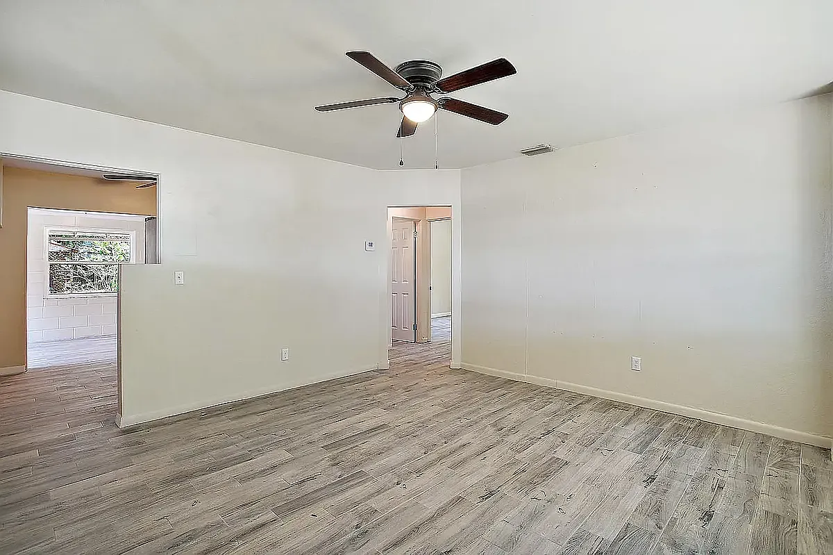 2 bed, 992 sqft, $1,595 — Photo 2