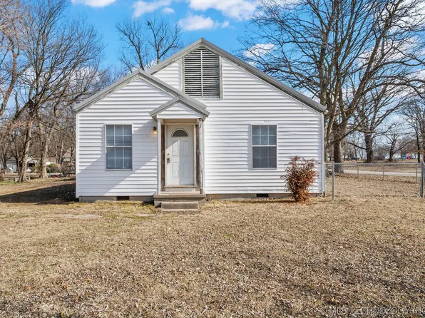 349 S Cedar St, Nowata, OK 74048