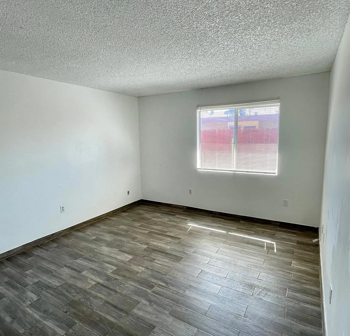 3 bed, 1100 sqft, $2,650 — Photo 3
