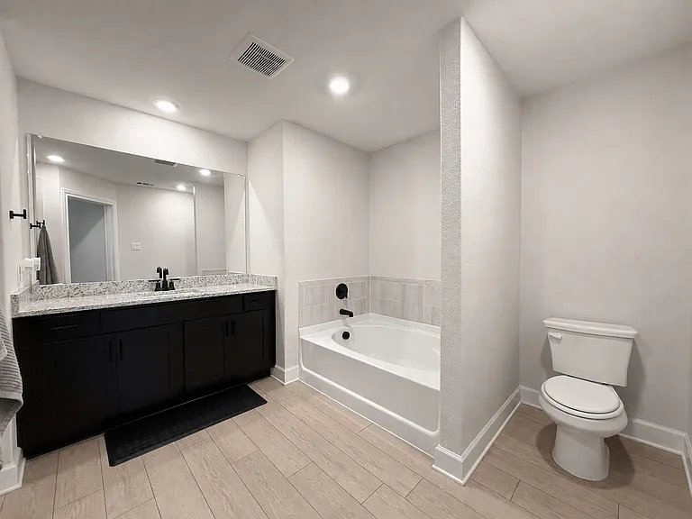 1205 Ginsburg Ln — Photo 13