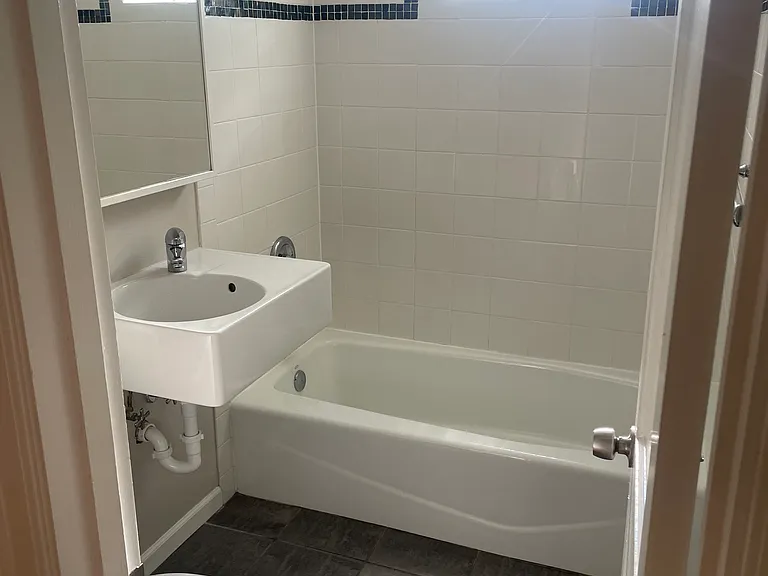 4217 Oxford Rd — Photo 8