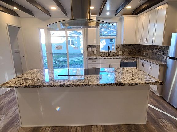 3rd image of 1402 Clara Ln