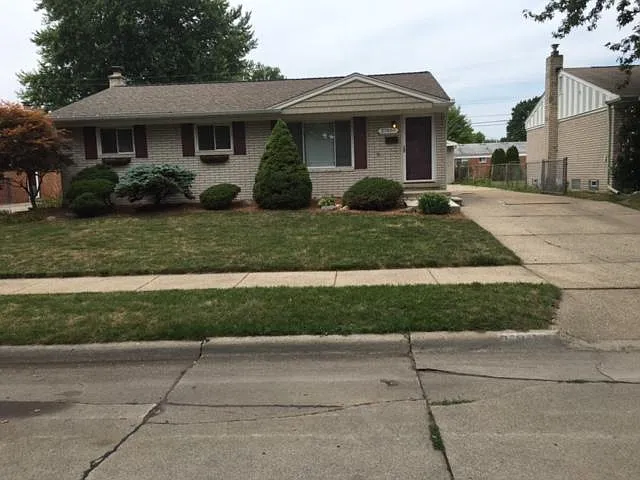 27859 Osmun Ave photo 1