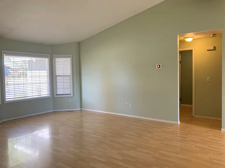 6902 N Prescott Ave — Photo 12