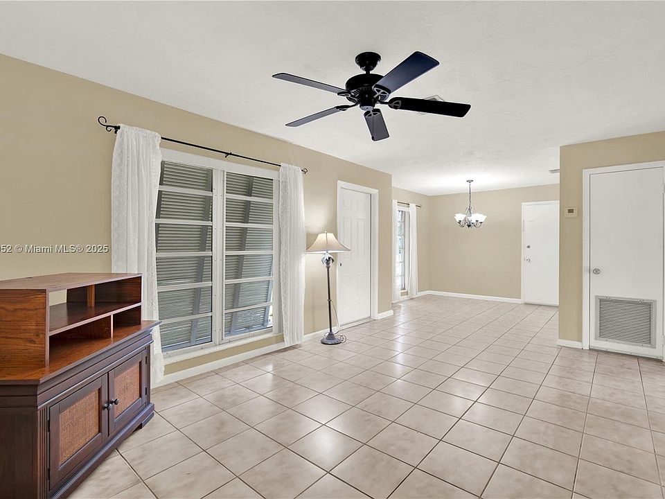 MOTOR CITY MICHIGAN ット 02221CJ024 18225 Detroit Ave APT 204, Lakewood, OH 44107 | Zillow