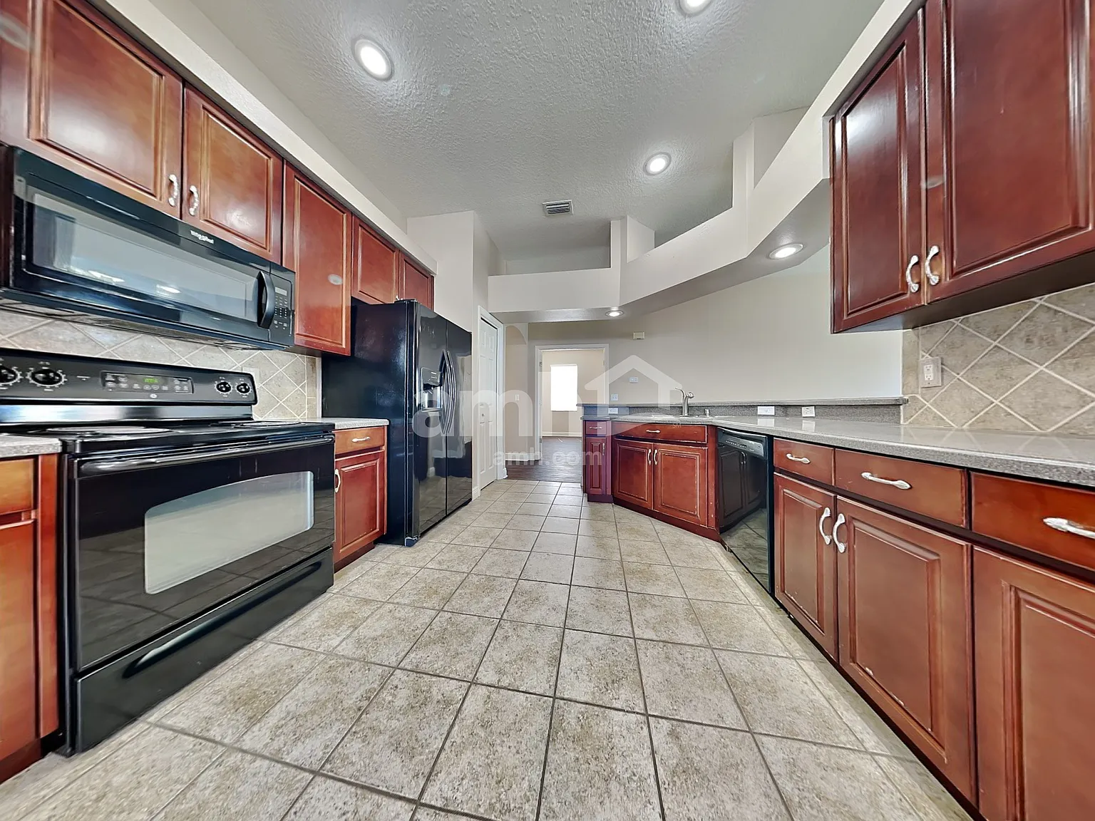 4 bed, 2.0 bath, 2084 sqft, $2,515 — Photo 3