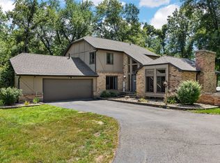 4131 Oak Valley Dr, Cedar Rapids, IA 52411