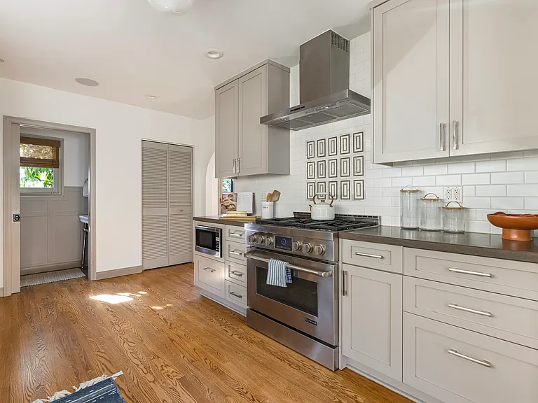 1169 S Sierra Bonita Ave — Photo 24