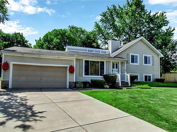 3rd image of 4025 Autumnway Ln