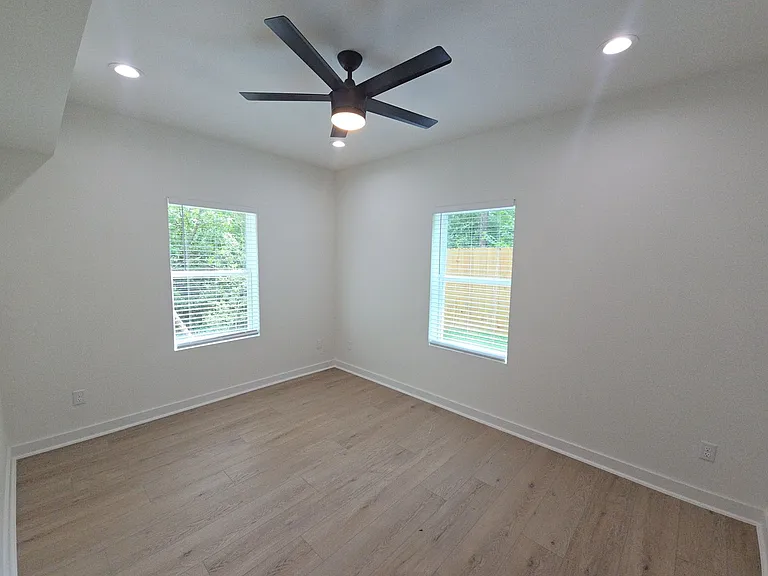 8101 Venus St — Photo 10