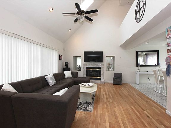 4th image of 59 Bayview Ave