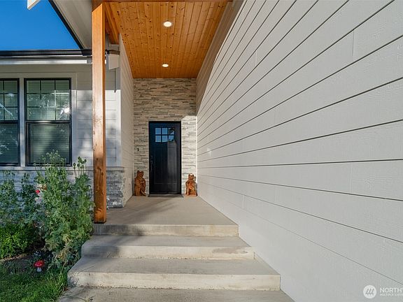4th image of 806 Mapleridge Drive