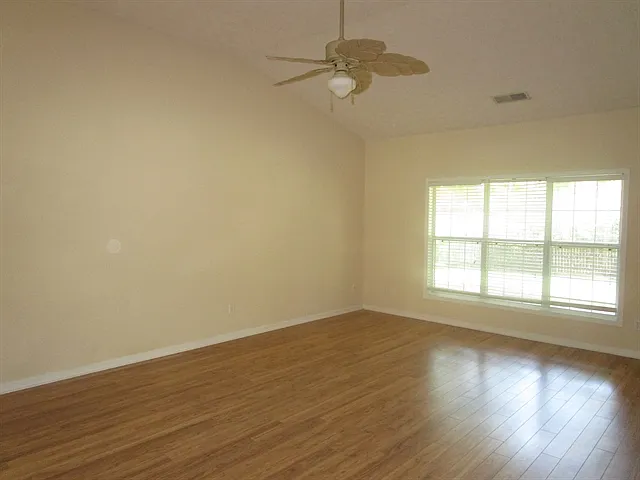 3 bed, 2.0 bath, 1876 sqft, $2,180 — Photo 4
