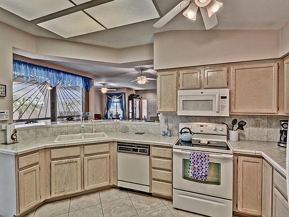 5th image of 20017 N Greenview Dr