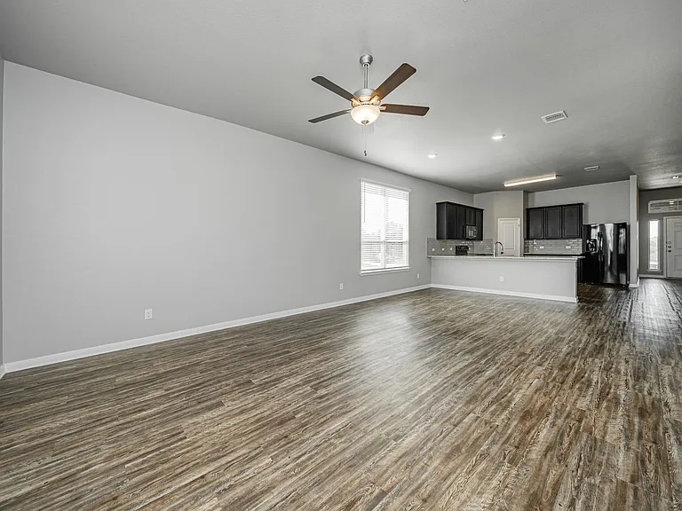 521 Fallbrook Dr — Photo 17