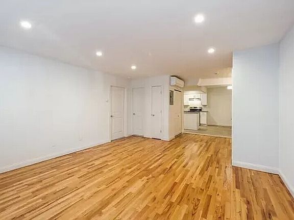 5th image of 5926 Bleecker St APT 1A