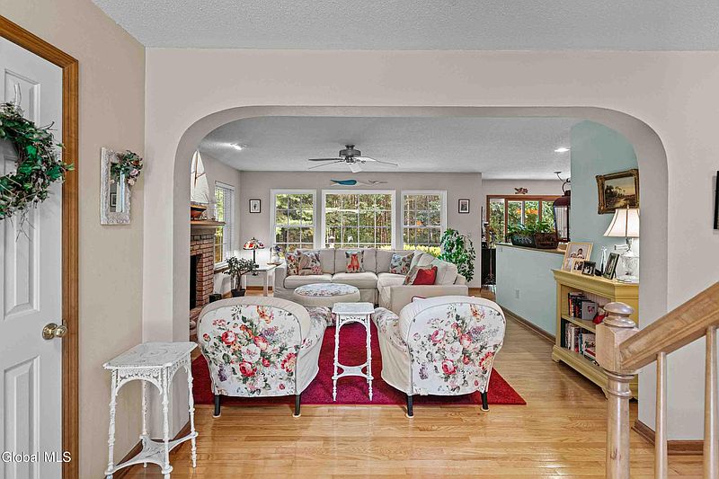 4th image of 15 Hyde Court