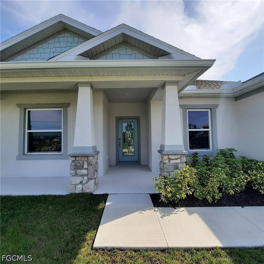 5 bed, 3.0 bath, 2561 sqft, $3,000 — Photo 2