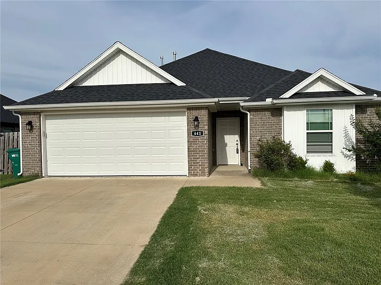 441 Coconut Ln — Photo 1