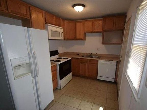 2nd image of 3125 N Gladstone Ave